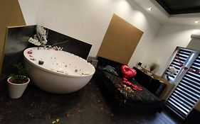 Apartament Złoty z Jacuzzi